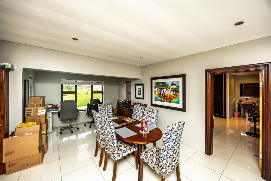 To Let 5 Bedroom Property for Rent in Cove Rock Eastern Cape